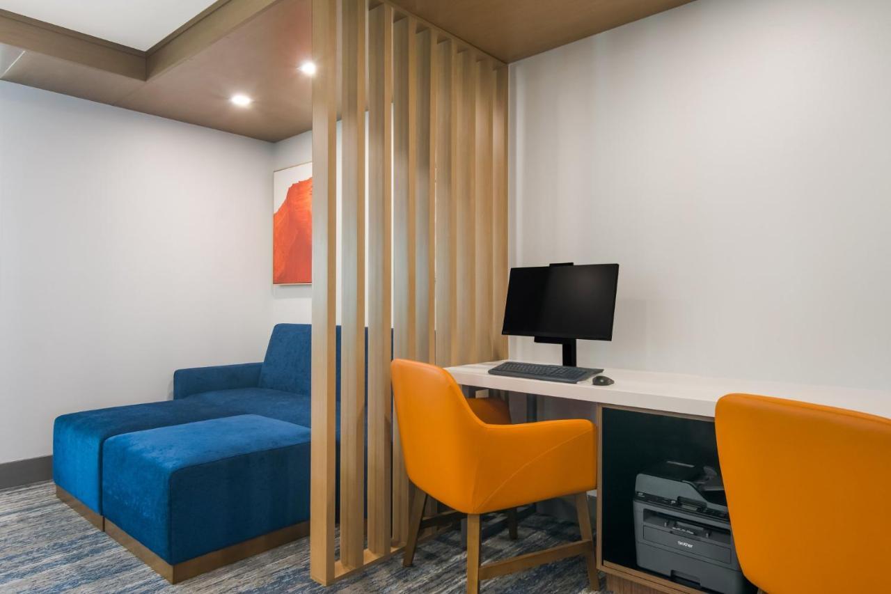 Holiday Inn Express & Suites - Springdale - Fayetteville Area Ngoại thất bức ảnh